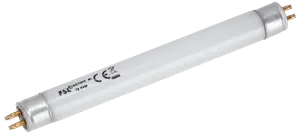 Cylindrisk lysstofrør med metalender og to guldbelagte stikben i hver ende. Mærket med FSL, 15W og certificeringslogoer. Passer til almindelige lysstofarmaturer.