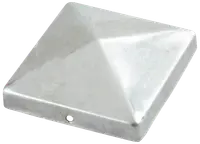 Firkantet metal stolpehætte med pyramideformet top, sølvfarvet, passer til hegns- eller gelænderstolper. Beskytter mod vejr og giver et dekorativt udseende. Holdbar konstruktion.