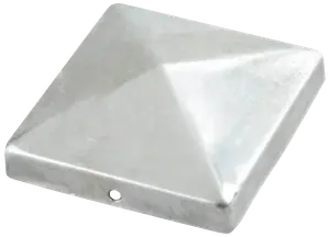 Firkantet metal stolpehætte med pyramideformet top, sølvfarvet, passer til hegns- eller gelænderstolper. Beskytter mod vejr og giver et dekorativt udseende. Holdbar konstruktion.