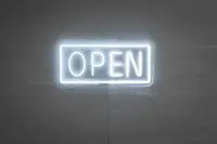 Neonskylt We are OPEN 8,5W