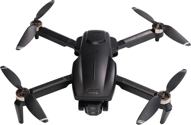 Sort quadcopter-drone med fire foldbare propelarme, indbygget kamera foran og slankt, kompakt design. Velegnet til luftfotografering og rekreativ flyvning.