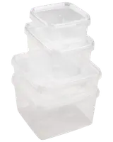 Fyra genomskinliga, fyrkantiga matlådor i plast med lock. Stapelbara, olika storlekar, perfekta för matförvaring, rester eller matlådor. Tål diskmaskin och mikrovågsugn.