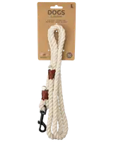 Flettet hundesnor i bomuld, cremefarvet med brune detaljer, sort metalspænde. Passer til mellemstore hunde op til 25 kg. Robust og behagelig til daglig brug.
