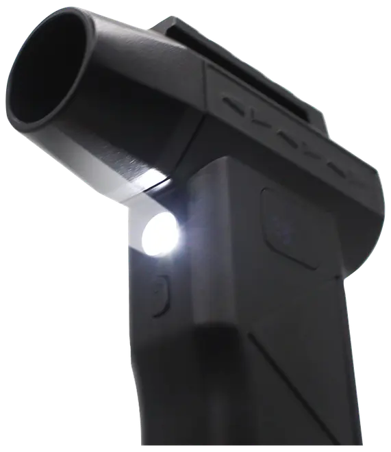 Sort digital dækpumpe med vinklet mundstykke, indbygget LED-lys og ergonomisk håndtag. Kontrolknapper på toppen for nem betjening. Kompakt og bærbart design til praktisk brug.