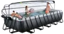 Rektangulær fritstående pool med solid sort ramme, gennemsigtigt overdækning og rummeligt indre. Inkluderer vandlegetøj og baderinge, ideel til familiebrug og udendørs aktiviteter.