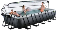 Rektangulær fritstående pool med solid sort ramme, gennemsigtigt overdækning og rummeligt indre. Inkluderer vandlegetøj og baderinge, ideel til familiebrug og udendørs aktiviteter.