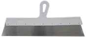 Bred spackel med vitt plasthandtag och stor blad i rostfritt stål, perfekt för utjämning av material. Utrustad med upphängningshål för enkel förvaring.
