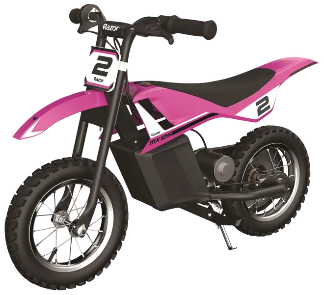 Lyserød og sort elektrisk crossmotorcykel med nummer 2 mærker, grove dæk, sort sæde og robust stel. Designet til børn, med Razor-logo og støtteben.