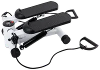 Kompakt steppmaskin med två halksäkra fotplattor, motståndsband med handtag och digital display för träningsdata. Stabil vit ram, perfekt för hemmaträning.