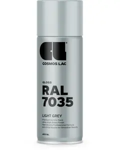 400 ml spraydåse Cosmos Lac RAL 7035 lysegrå blank akrylmaling. Ultra-høj glans, hurtigtørrende formel og anti-dryp dyse for jævne resultater.