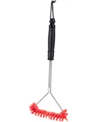 Grillborste med svart plasthandtag, tvinnad metallstång och röda borst i triangelform. Har upphängningsögla för enkel förvaring. Perfekt för rengöring av grillgaller.