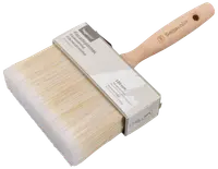 Stor facadepensel med lyse børster, træhåndtag og 120 mm bredde. Velegnet til maling af store flader. Håndtaget har ophængshul og "Sagacolor" mærke.