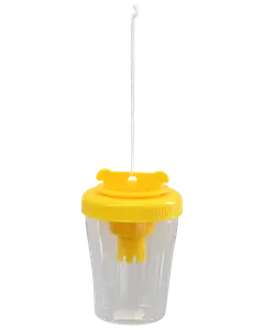 Gennemsigtig plast hvepsefælde med gult skruelåg og ophængskrog. Har indvendigt lokkekammer til at tiltrække og fange hvepse. Velegnet til udendørs brug.