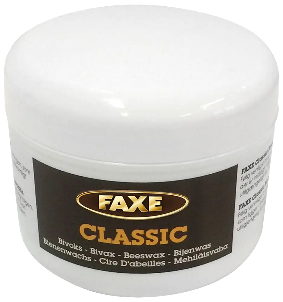 Hvid plastkrukke med Faxe Classic bivoks, sort og guld etiket med produktnavn og beskrivelse på flere sprog. Velegnet til pleje og beskyttelse af træ.