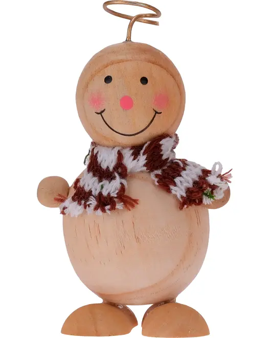 Juldekoration i trä formad som en leende figur med rund kropp, rosa kinder, randig stickad halsduk och metallögla upptill.