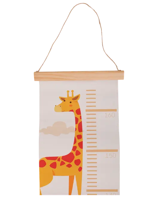 Barnmåttavla med söt giraffillustration, trästavar upptill och nedtill samt upphängningssnöre. Mätskala upp till 160 cm. Perfekt för barnrummet.