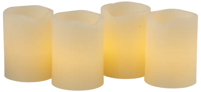 Fyra flamlösa LED-ljus med realistiskt vaxutseende och varm gul glöd, batteridrivna, säkra för inomhusbruk, perfekta för heminredning eller evenemang.