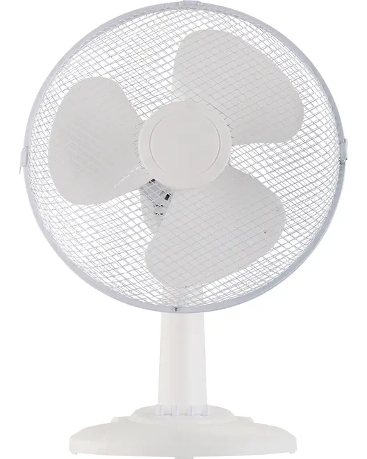 Vit bordfläkt med tre blad, skyddande nätgaller och stabil rund bas. Passar för hem eller kontor för svalka och luftcirkulation.