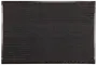 Rektangulär svart dörrmatta med fin horisontell ribbad struktur, slitstarkt material, halkfri baksida, passar för inomhus- eller utomhusbruk, designad för att fånga smuts och fukt.