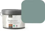 2,5 liters spand Sagacolor Sagasense vægmaling, glans 7, vist i en dæmpet grøn-grå farve. Miljømærket, egnet til indendørs brug, med gråt låg.