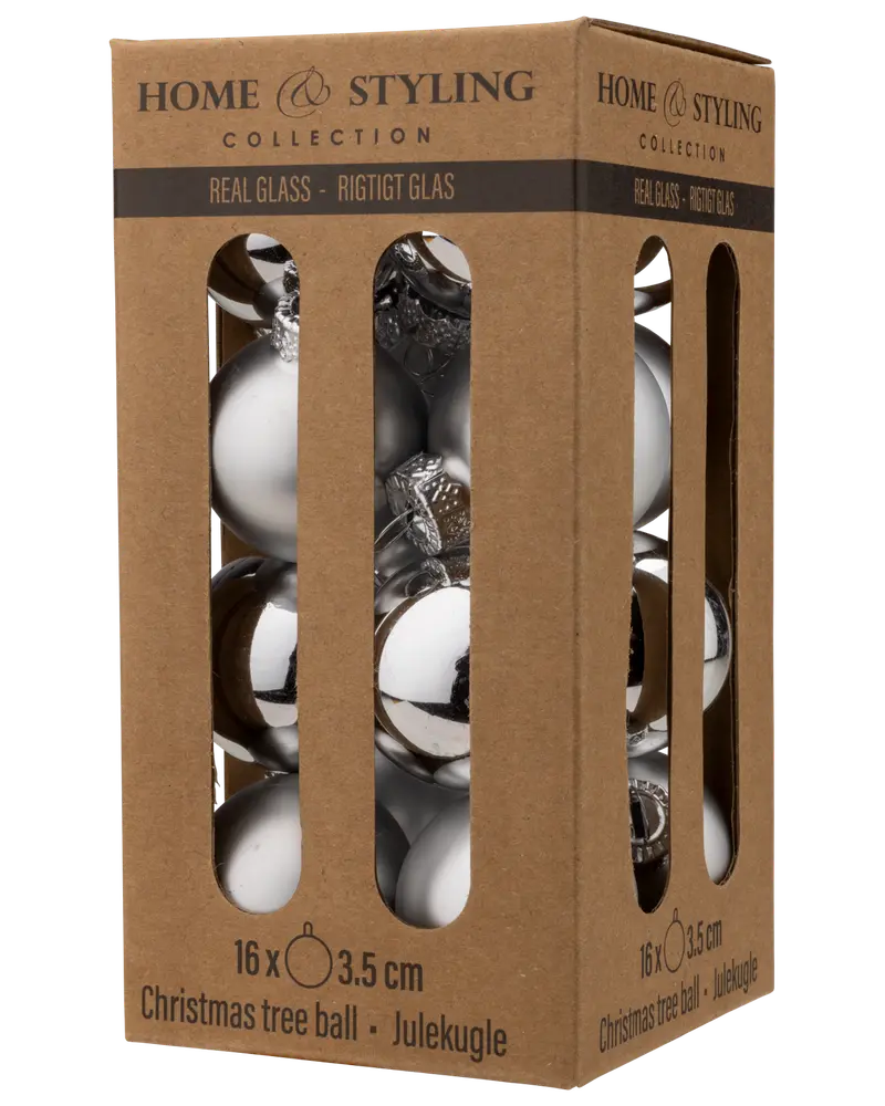 Förpackning med 16 silverfärgade julgranskulor i glas, varje 3,5 cm i diameter, i brun kartong med fönster för enkel visning och förvaring.
