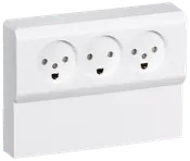 Hvid tredobbelt stikkontakt til vægmontering med tre runde udtag, egnet til europæiske stik. Overflademonteret design i holdbar plast med et rent, moderne udseende.