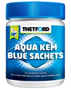 Plastikbeholder med Thetford Aqua Kem Blue Sachets, 15 engangspakker til frisk og nem tømning af affaldstank i transportable toiletter. Blå skruelåg, blå og hvid etiket.