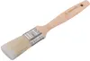 Flad malerpensel med lyst træhåndtag, metalbånd og hvide syntetiske børster. Håndtaget har ophængshul og "SageColor" mærke. Velegnet til maling eller lakering.