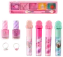 Børnemakeupsæt med farverig øjenskyggepalette, to neglelakker, fire lipgloss og to ringe, alle med sjove slik- og dessertmotiver på emballagen.