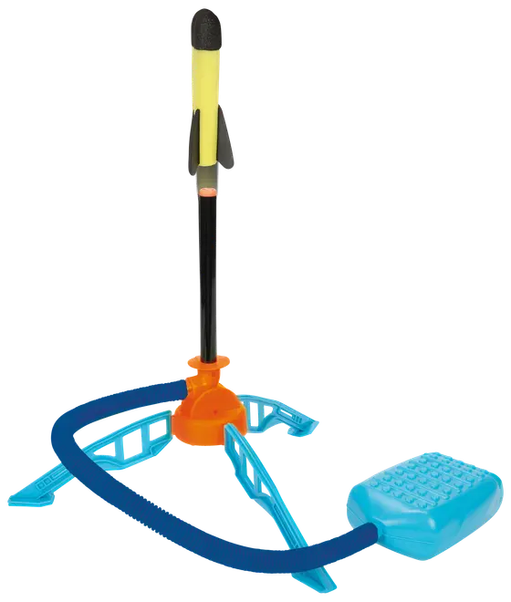 Stompraket-leksak med skumspets, gul raket, svart starttub, orange bas, blå ben och blå luftpump. Säker för utomhuslek och raketuppskjutning.