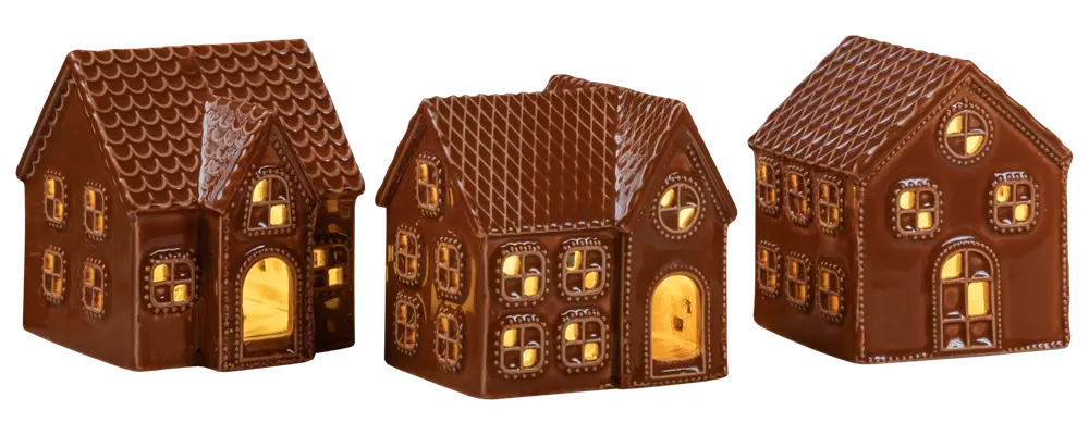 Set med tre mjölkchokladhus med detaljerade fönster och dörrar, texturerade tak och upplysta interiörer, perfekta som ätbara dekorationer eller presenter till högtider.