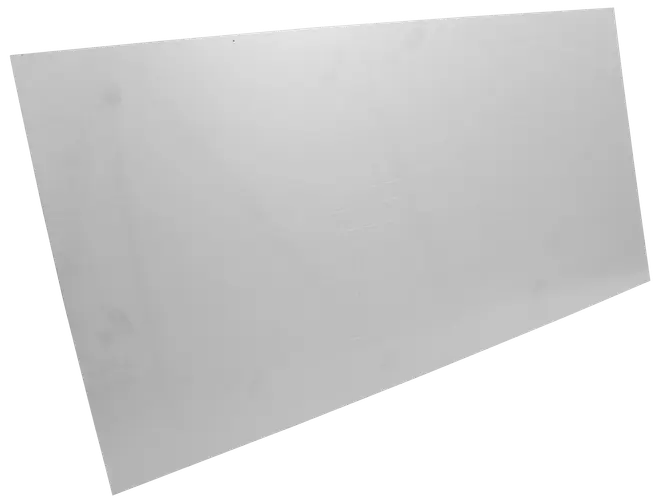 Rektangulær plade af glat, fladt rustfrit stål med reflekterende overflade. Velegnet til byggeri, fremstilling eller gør-det-selv-projekter. Kanterne er lige og rene.
