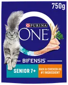 Purina ONE Bifensis Senior 7+ kattefoder, 750g pose. Viser en grå kat, kyllingstykker, korn og urter. Rig på kylling som hovedingrediens, egnet til ældre katte.