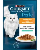 Purina Gourmet Perle kattemad pose med mini fileter i sauce, kaninsmag. Viser en hvid kat og en tallerken med kødfileter i sauce og basilikum pynt.