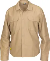Beige långärmad arbetsskjorta med knappar, två bröstfickor med lock, spetsig krage och slitstarkt tyg. Avslappnad passform och robust design.