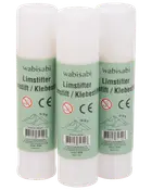 Pakke med tre Wabisabi limstifter med grønne etiketter og hvide låg. CE-mærket, ikke egnet til børn under 3 år. Til hobby og kontorbrug.