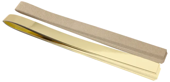 Sæt med tynde, polerede messingstrimler med blank guldfinish, pakket i beskyttende papomslag. Velegnet til hobby, modelbygning eller dekoration. Hver strimmel er flad og fleksibel.