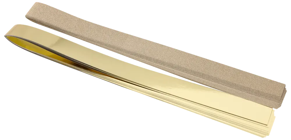 Set med tunna, polerade mässingsremsor med blank guldfinish, förpackade i skyddande kartonghylsa. Perfekt för pyssel, modellbygge eller dekoration. Varje remsa är platt och flexibel.