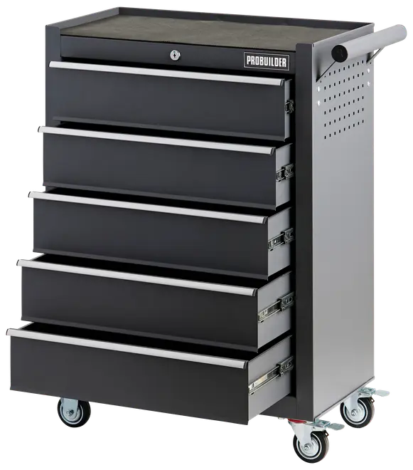 Sort metal værktøjsskuffe med fem rummelige skuffer, låsbar top, solid sidehåndtag, perforeret sidepanel og fire drejelige hjul. Perfekt til opbevaring af værktøj.