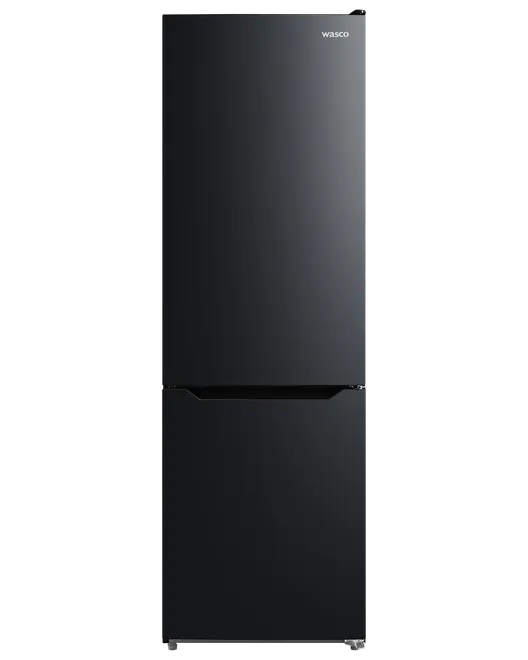 Svart Wasco kylskåp med modern design. Övre kylutrymme och nedre frys. Minimalistiska handtag och slät yta, passar moderna kök.