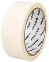 Bred rulle krämfärgad maskeringstejp med pappkärna. Insidan är tryckt med varumärket 'DROPPEN' i svart på vit bakgrund.