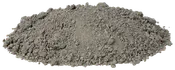En bun af fint, gråt cementpulver med let grov tekstur, velegnet til blanding med vand og tilslag for at lave beton til byggeri eller reparation.