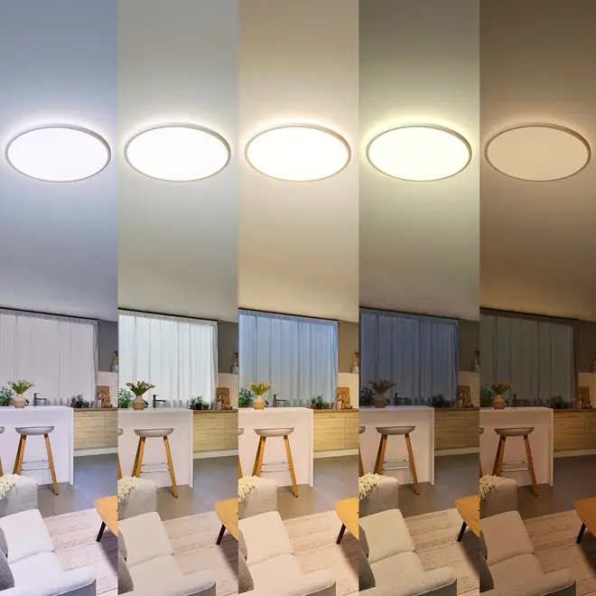 Rund loftlampe med justerbare farvetemperaturer, vist i fem trin fra koldt hvidt til varmt gult lys. Moderne stue, der fremhæver lampens alsidighed og lysstyrke.