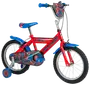 Rød og blå Spider-Man børnecykel med støttehjul, skærme for og bag, polstret styr og matchende kædeskærm.