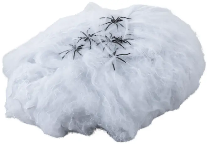 Vitt syntetiskt spindelnät med flera små svarta plastspindlar. Perfekt för Halloween eller temafester. Töjbart material, enkelt att placera på väggar eller möbler.