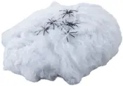 Vitt syntetiskt spindelnät med flera små svarta plastspindlar. Perfekt för Halloween eller temafester. Töjbart material, enkelt att placera på väggar eller möbler.