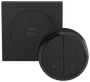 Philips Hue smart switch i sort, rund fjernbetjening med fire knapper og firkantet vægbeslag. Moderne design til styring af smart belysning.