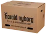 Brun papkasse til flytning og opbevaring med sort trykt tekst, to bærehåndtag i siderne og samlevejledning på toppen. Solid og velegnet til opbevaring eller flytning.