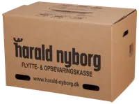 Brun papkasse til flytning og opbevaring med sort trykt tekst, to bærehåndtag i siderne og samlevejledning på toppen. Solid og velegnet til opbevaring eller flytning.