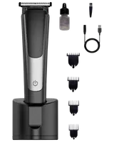 Sladdlös elektrisk trimmer med laddningsställ, tre distanskammar, rengöringsborste, oljeflaska och USB-laddkabel. Snygg svart och silver design med texturerat grepp.